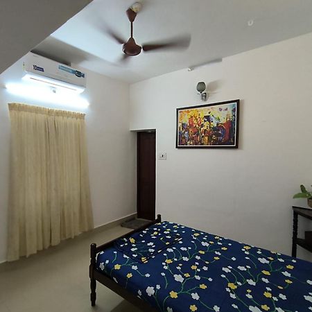 Вилла White House Thrissur Экстерьер фото